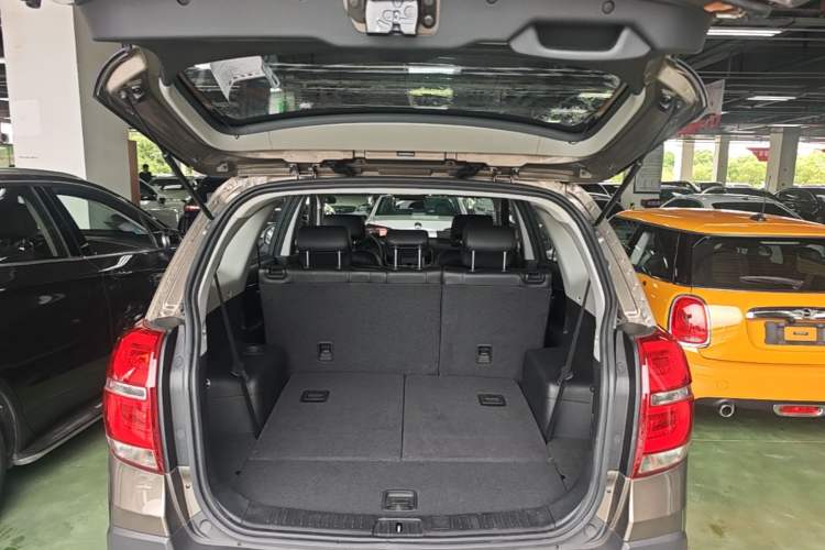 Used Chevrolet Captiva 2017 2.4L Two-Wheel Drive Luxury Edition 7 Seats Trunk