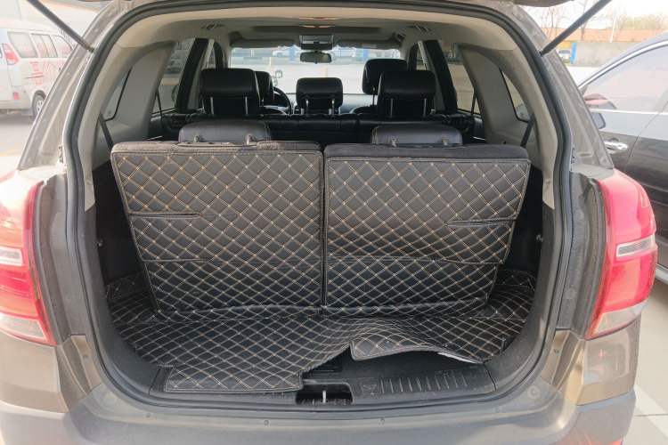 Used Chevrolet Captiva 2017 2.4L 4x4 Flagship Edition 7-Seater Trunk