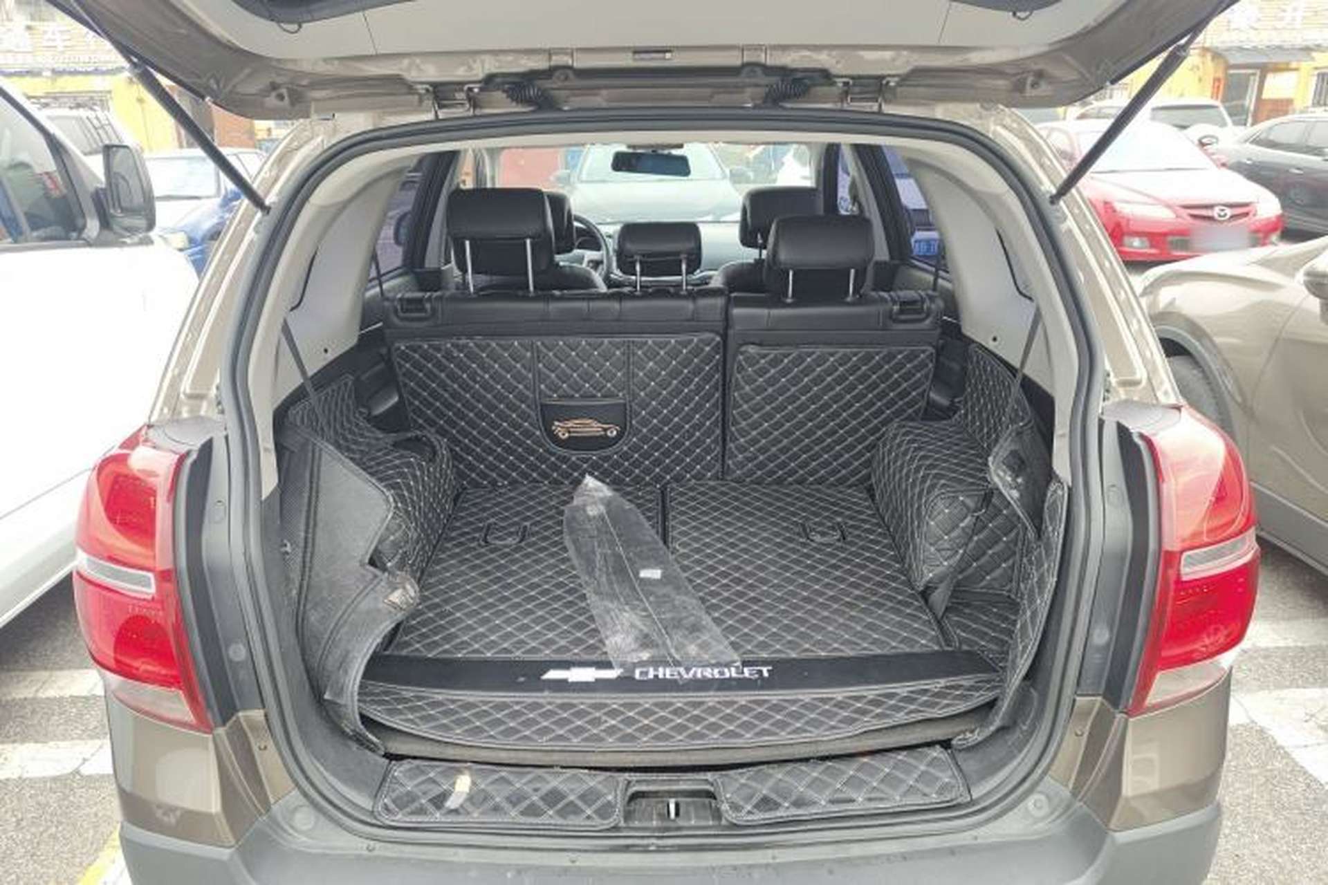 Used Chevrolet Captiva 2017 2.4L 4x4 Flagship Edition 7-Seater Trunk