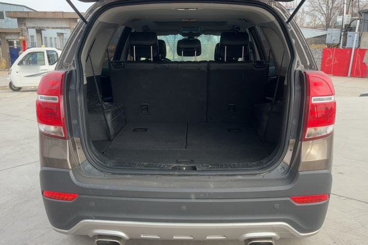 Used Chevrolet Captiva 2017 2.4L 4x4 Flagship Edition 7-Seater Trunk