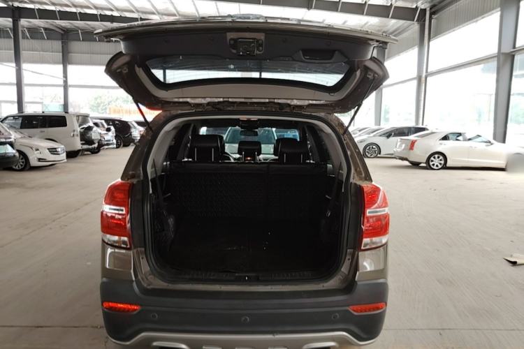 Used Chevrolet Captiva 2017 2.4L 4x4 Flagship Edition 7-Seater Trunk