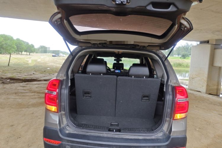 Used Chevrolet Captiva 2017 2.4L 4x4 Flagship Edition 7-Seater Trunk