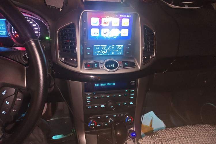 Used Chevrolet Captiva 2017 2.4L 4x4 Flagship Edition 7-Seater Audio And AC Panel