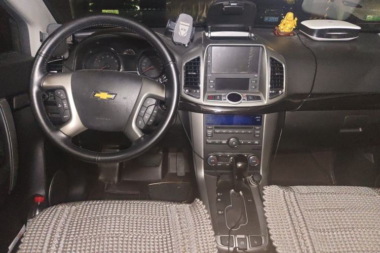 Used Chevrolet Captiva 2017 2.4L 4x4 Flagship Edition 7-Seater Center Console
