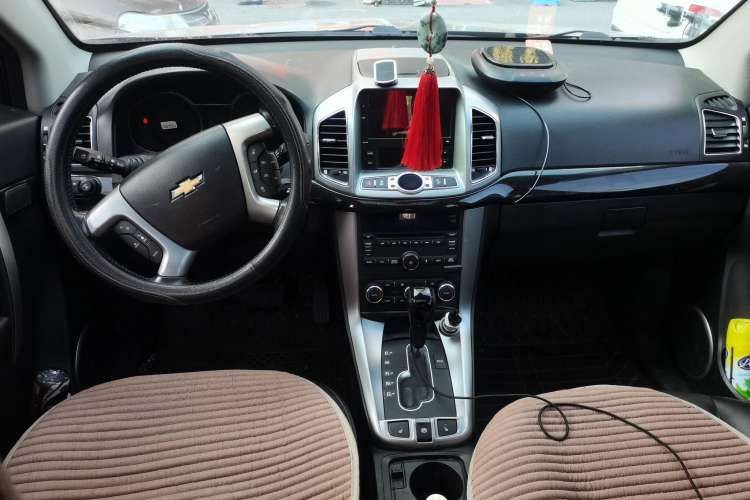 Used Chevrolet Captiva 2017 2.4L 4x4 Flagship Edition 7-Seater Center Console