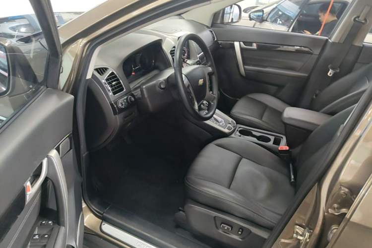 Used Chevrolet Captiva 2017 2.4L 4x4 Flagship Edition 7-Seater Driver Seat