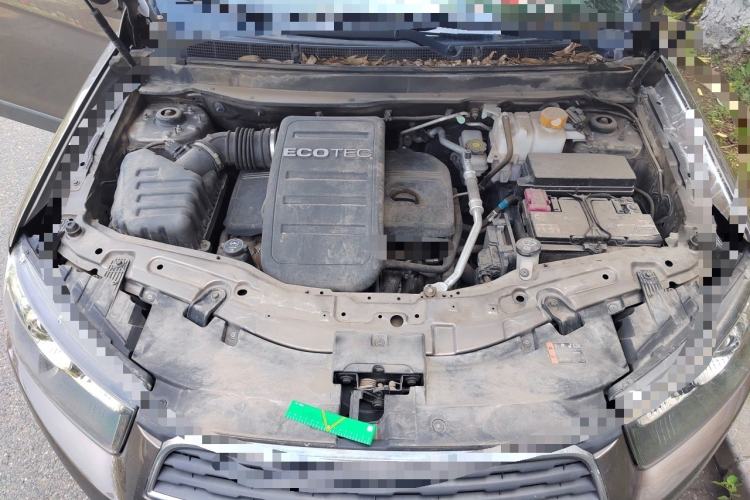 Used Chevrolet Captiva 2017 2.4L Two-Wheel Drive Urban Version 7 Seats Engine Bay