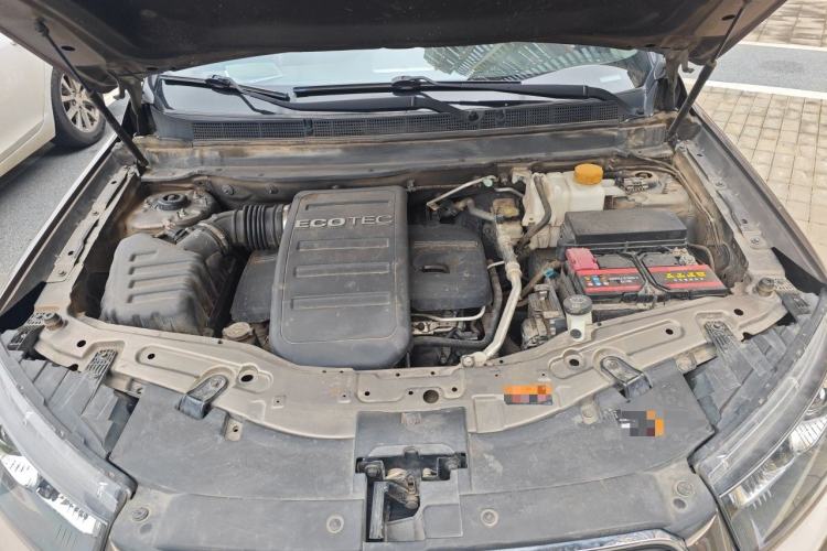 Used Chevrolet Captiva 2017 2.4L 4x4 Flagship Edition 7-Seater Engine Bay