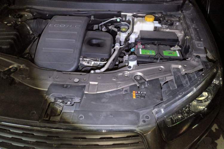 Used Chevrolet Captiva 2017 2.4L 4x4 Flagship Edition 7-Seater Engine Bay Left
