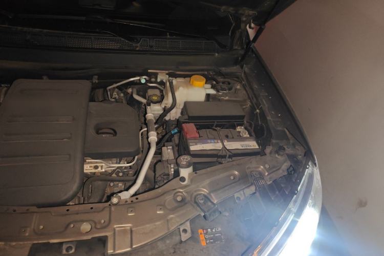 Used Chevrolet Captiva 2017 2.4L 4x4 Flagship Edition 7-Seater Engine Bay Left