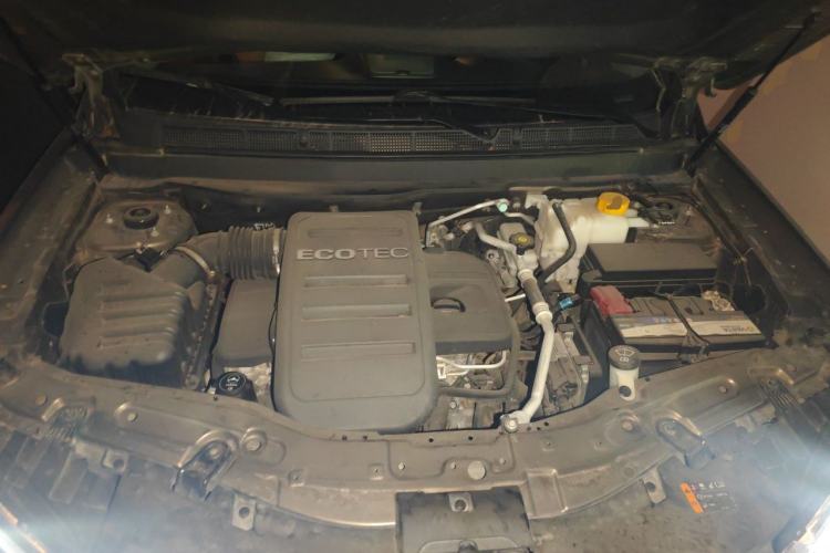 Used Chevrolet Captiva 2017 2.4L 4x4 Flagship Edition 7-Seater Engine Bay