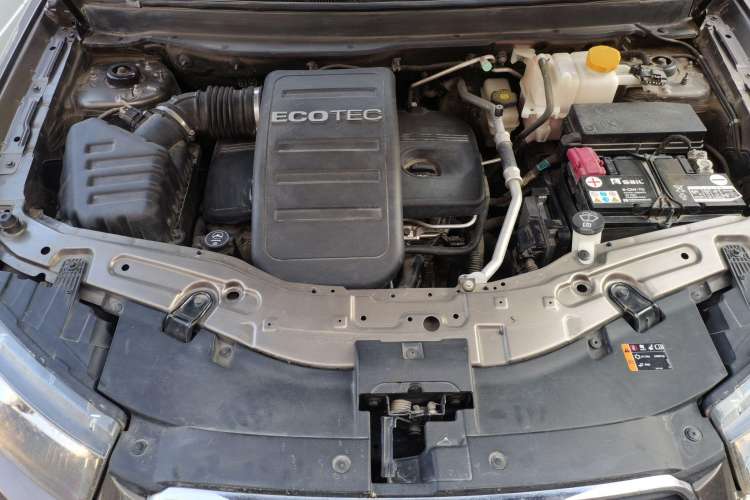 Used Chevrolet Captiva 2017 2.4L 4x4 Flagship Edition 7-Seater Engine Bay