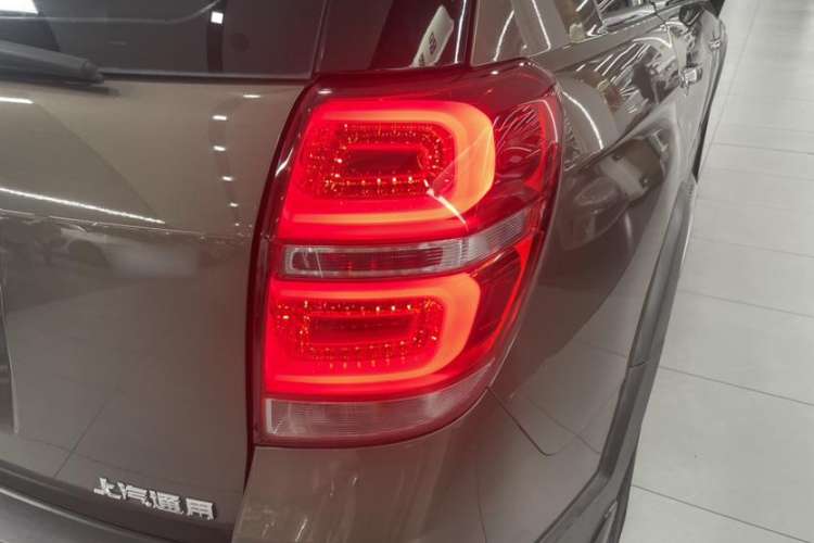 Used Chevrolet Captiva 2017 2.4L 4x4 Flagship Edition 7-Seater Exterior 5