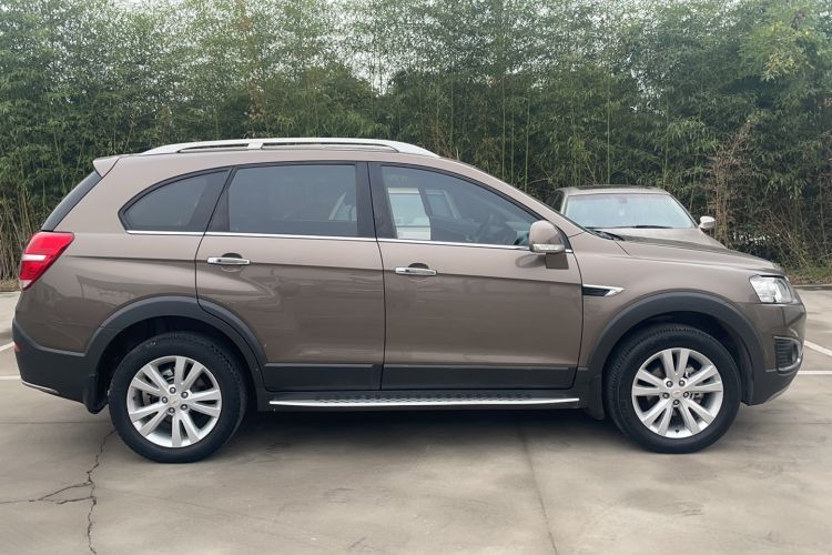 Used Chevrolet Captiva 2017 2.4L 4x4 Flagship Edition 7-Seater Exterior 8