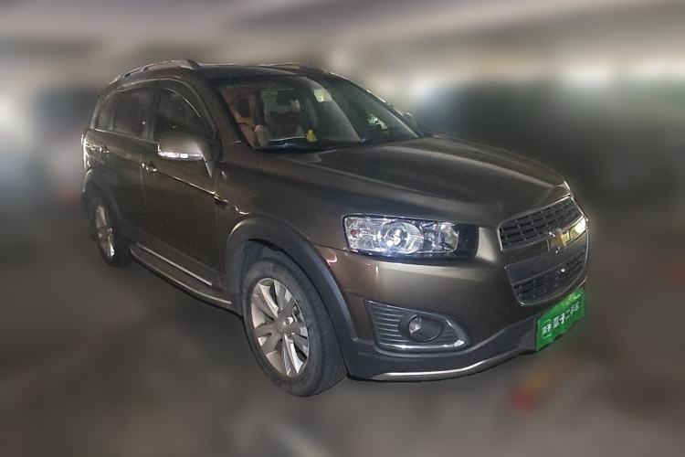 Used Chevrolet Captiva 2017 2.4L 4x4 Flagship Edition 7-Seater Front Right 45 Deg