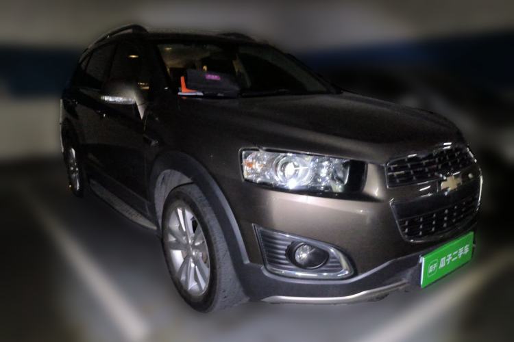 Used Chevrolet Captiva 2017 2.4L 4x4 Flagship Edition 7-Seater Front Right 45 Deg