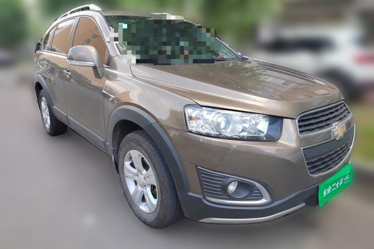 Used Chevrolet Captiva 2017 2.4L Two-Wheel Drive Urban Version 7 Seats Front Right 45 Deg