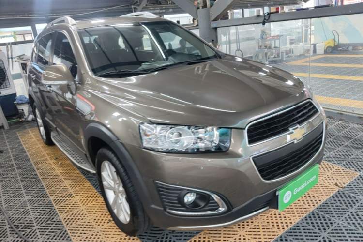 Used Chevrolet Captiva 2017 2.4L 4x4 Flagship Edition 7-Seater Front Right 45 Deg