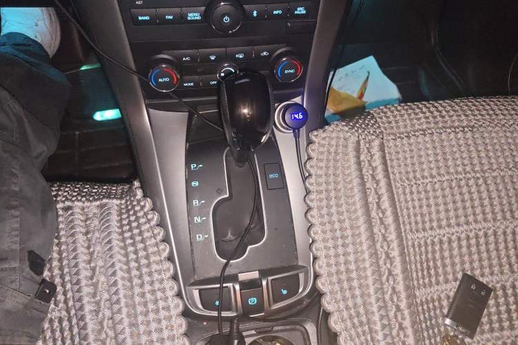 Used Chevrolet Captiva 2017 2.4L 4x4 Flagship Edition 7-Seater Gear Lever