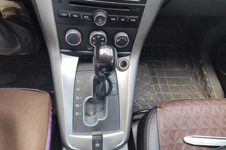 Used Chevrolet Captiva 2017 2.4L Two-Wheel Drive Urban Version 7 Seats Gear Lever