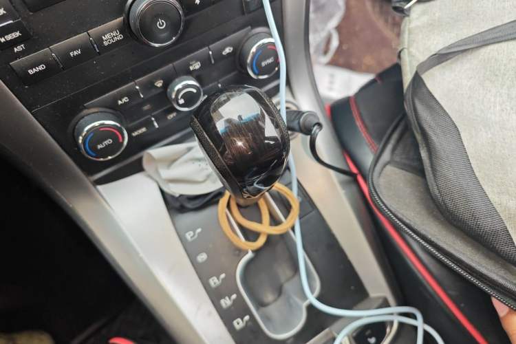 Used Chevrolet Captiva 2017 2.4L 4x4 Flagship Edition 7-Seater Gear Lever
