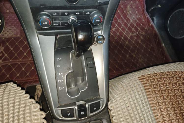 Used Chevrolet Captiva 2017 2.4L Two-Wheel Drive Luxury Edition 7 Seats Gear Lever
