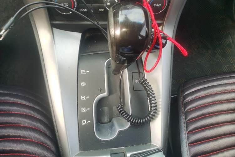 Used Chevrolet Captiva 2017 2.4L 4x4 Flagship Edition 7-Seater Gear Lever