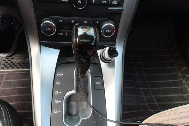 Used Chevrolet Captiva 2017 2.4L 4x4 Flagship Edition 7-Seater Gear Lever