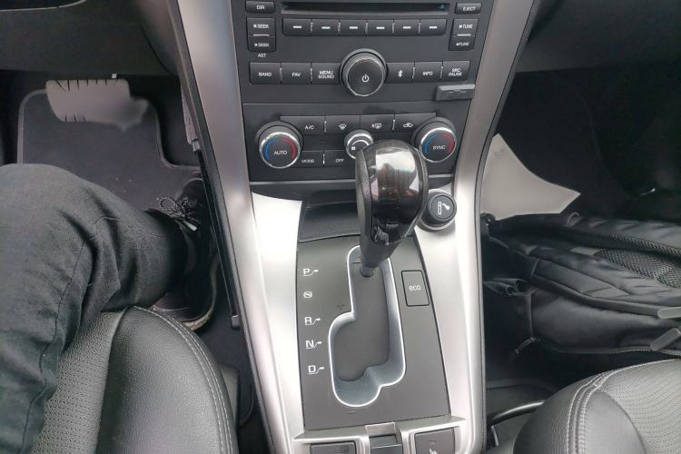 Used Chevrolet Captiva 2017 2.4L Two-Wheel Drive Luxury Edition 7 Seats Gear Lever