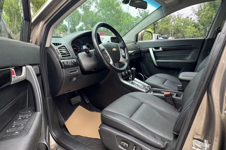 Used Chevrolet Captiva 2017 2.4L Two-Wheel Drive Luxury Edition 7 Seats Interior 3