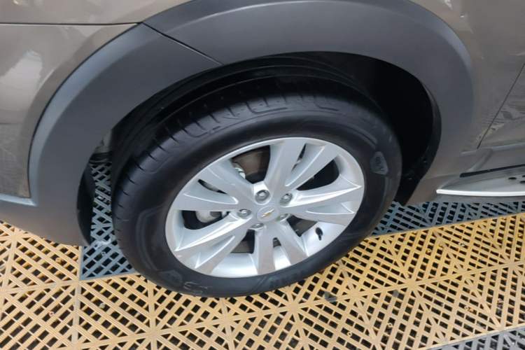 Used Chevrolet Captiva 2017 2.4L 4x4 Flagship Edition 7-Seater Left Front Wheel Hub