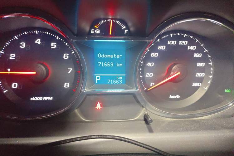 Used Chevrolet Captiva 2017 2.4L 4x4 Flagship Edition 7-Seater Odometer Close Up