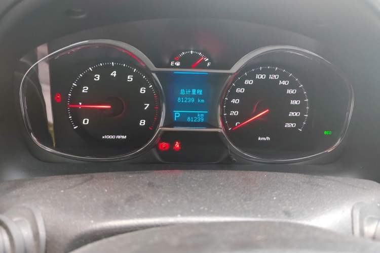 Used Chevrolet Captiva 2017 2.4L Two-Wheel Drive Urban Version 7 Seats Odometer Close Up