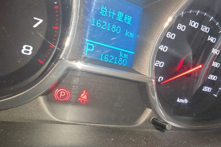 Used Chevrolet Captiva 2017 2.4L 4x4 Flagship Edition 7-Seater Odometer Close Up