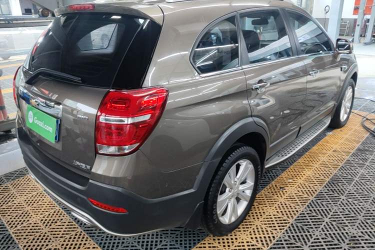 Used Chevrolet Captiva 2017 2.4L 4x4 Flagship Edition 7-Seater Rear Right 45 Deg