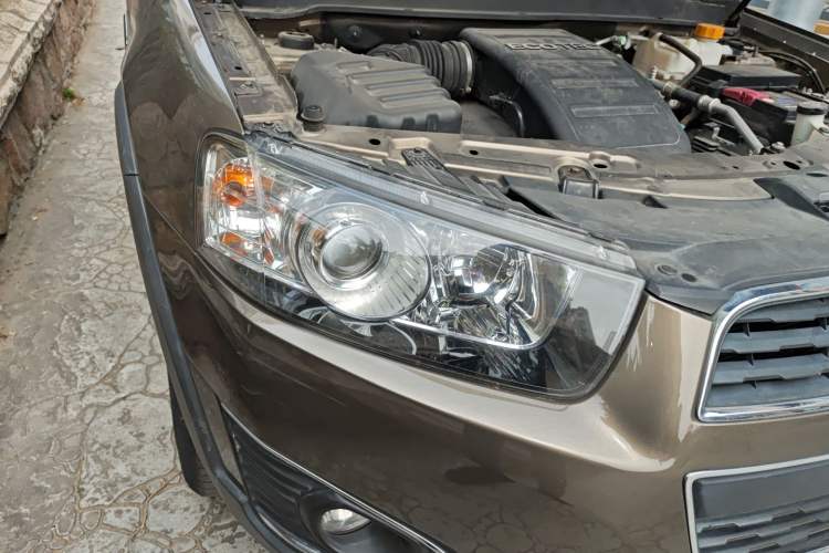 Used Chevrolet Captiva 2017 2.4L Two-Wheel Drive Luxury Edition 7 Seats Right Front Headlight