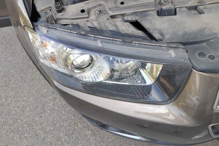 Used Chevrolet Captiva 2017 2.4L Two-Wheel Drive Urban Version 7 Seats Right Front Headlight