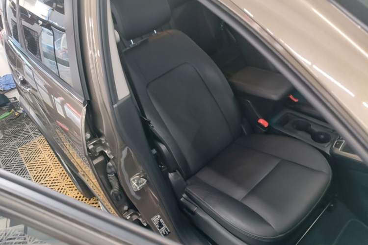 Used Chevrolet Captiva 2017 2.4L 4x4 Flagship Edition 7-Seater Right Front Seat