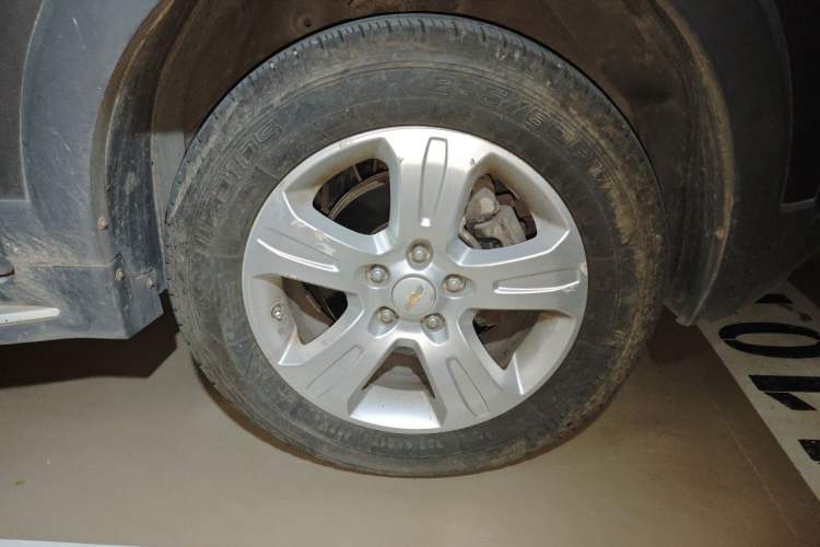 Used Chevrolet Captiva 2017 2.4L Two-Wheel Drive Luxury Edition 7 Seats Right Front Wheel Hub