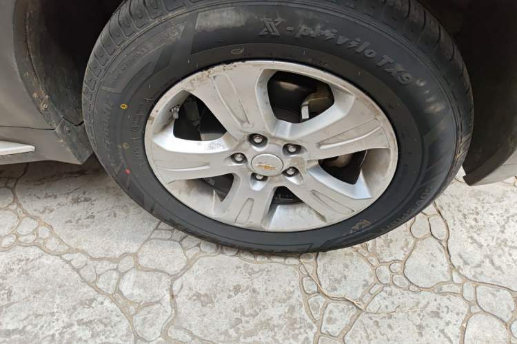 Used Chevrolet Captiva 2017 2.4L Two-Wheel Drive Luxury Edition 7 Seats Right Front Wheel Hub