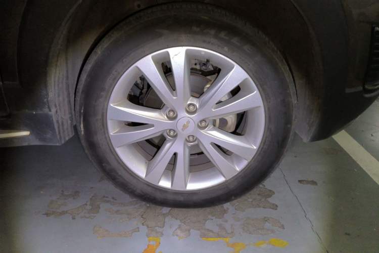 Used Chevrolet Captiva 2017 2.4L 4x4 Flagship Edition 7-Seater Right Front Wheel Hub