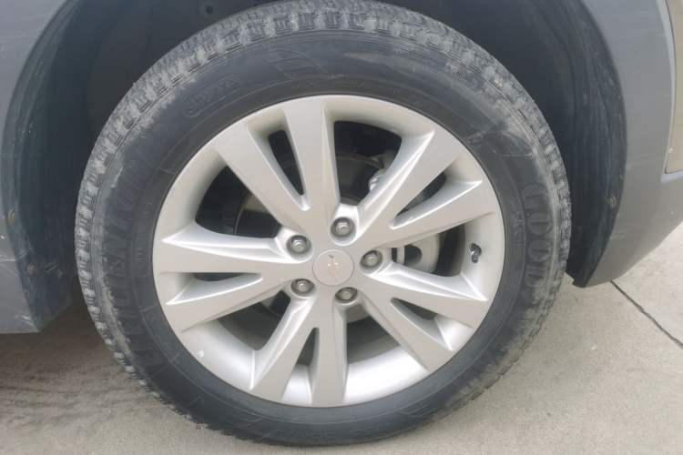Used Chevrolet Captiva 2017 2.4L 4x4 Flagship Edition 7-Seater Right Front Wheel Hub