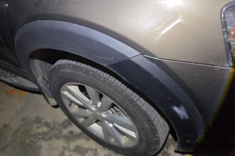 Used Chevrolet Captiva 2017 2.4L 4x4 Flagship Edition 7-Seater Right Front Wheel Hub