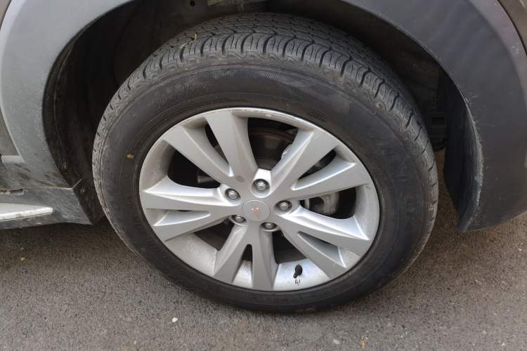 Used Chevrolet Captiva 2017 2.4L 4x4 Flagship Edition 7-Seater Right Front Wheel Hub
