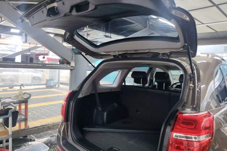 Used Chevrolet Captiva 2017 2.4L 4x4 Flagship Edition 7-Seater Trunk