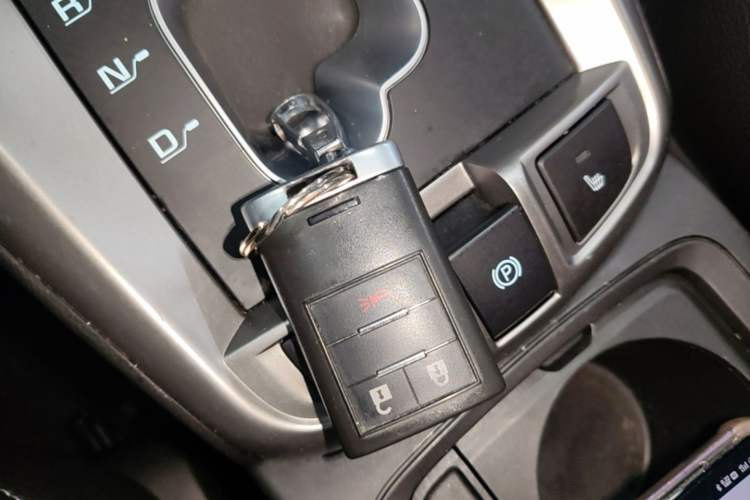 Used Chevrolet Captiva 2017 2.4L 4x4 Flagship Edition 7-Seater Vehicle Key