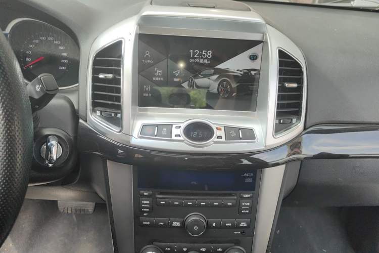 Used Chevrolet Captiva 2017 2.4L 4x4 Flagship Edition 7-Seater Audio And AC Panel