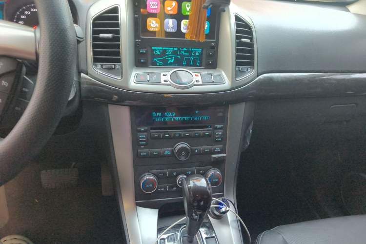 Used Chevrolet Captiva 2017 2.4L 4x4 Flagship Edition 7-Seater Audio And AC Panel