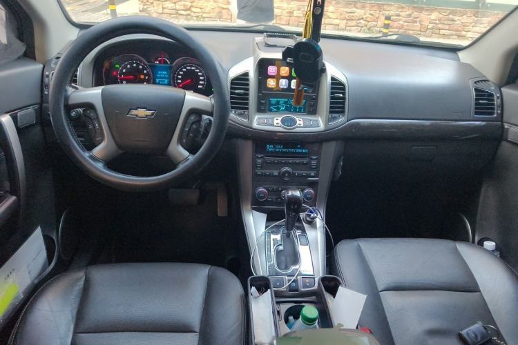 Used Chevrolet Captiva 2017 2.4L 4x4 Flagship Edition 7-Seater Center Console