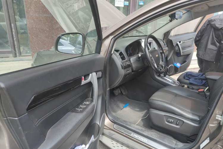Used Chevrolet Captiva 2017 2.4L 4x4 Flagship Edition 7-Seater Driver Seat